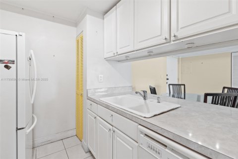 Condominio en venta en Miami, Florida, 2 dormitorios, 76.83 m2 № 1683596 - foto 14