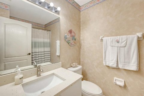 Condo in Sarasota, Florida, 2 bedrooms № 2206575 - photo 29