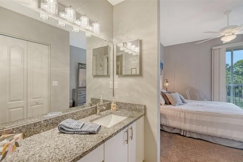 Condo in Sarasota, Florida, 2 bedrooms № 2206575 - photo 24