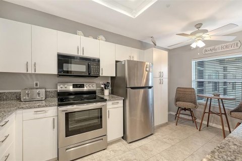 Condo in Sarasota, Florida, 2 bedrooms № 2206575 - photo 5