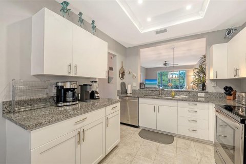 Condo in Sarasota, Florida, 2 bedrooms № 2206575 - photo 7