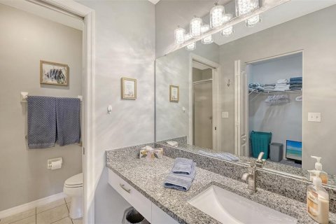 Condo in Sarasota, Florida, 2 bedrooms № 2206575 - photo 23