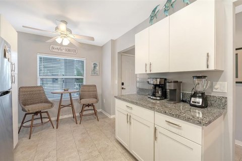 Condo in Sarasota, Florida, 2 bedrooms № 2206575 - photo 9