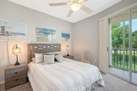 Condo in Sarasota, Florida, 2 bedrooms № 2206575 - photo 18