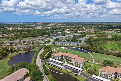 Condo in Sarasota, Florida, 2 bedrooms № 2206575 - photo 3