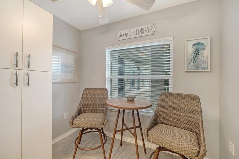 Condo in Sarasota, Florida, 2 bedrooms № 2206575 - photo 10