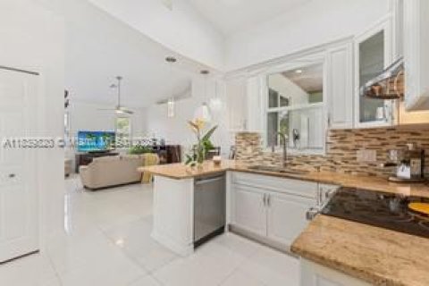 House in Marco Island, Florida 3 bedrooms № 1828772 - photo 9