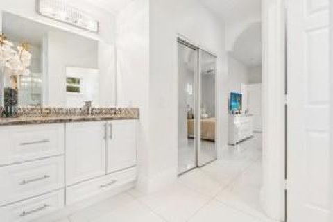 House in Marco Island, Florida 3 bedrooms № 1828772 - photo 15