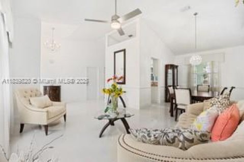 House in Marco Island, Florida 3 bedrooms № 1828772 - photo 7