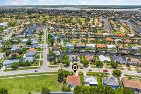 House in Marco Island, Florida 3 bedrooms № 1828772 - photo 23