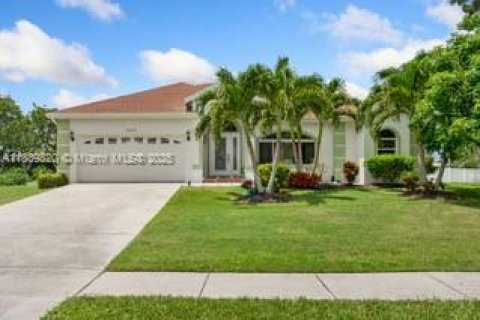 House in Marco Island, Florida 3 bedrooms № 1828772 - photo 1