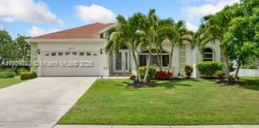 House in Marco Island, Florida 3 bedrooms № 1828772