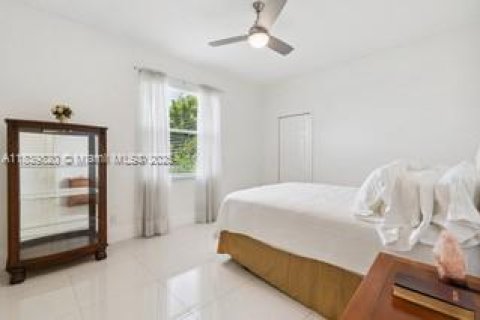 House in Marco Island, Florida 3 bedrooms № 1828772 - photo 11