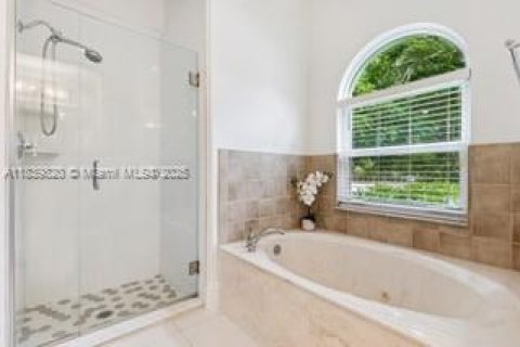 House in Marco Island, Florida 3 bedrooms № 1828772 - photo 16