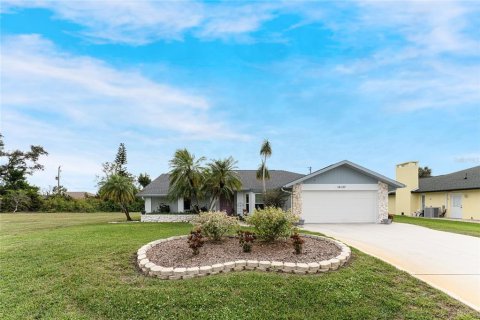 House in Englewood, Florida 2 bedrooms, 142.23 sq.m. № 1734573 - photo 2