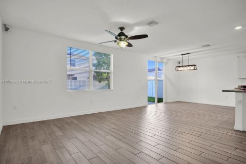 House in Homestead, Florida 4 bedrooms, 190.26 sq.m. № 1889956 - photo 5