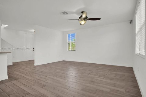 House in Homestead, Florida 4 bedrooms, 190.26 sq.m. № 1889956 - photo 4