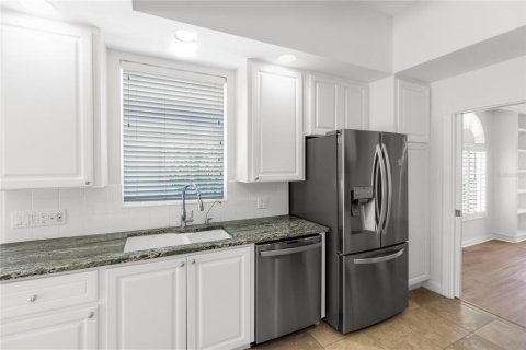House in Sarasota, Florida 3 bedrooms, 186.55 sq.m. № 1798340 - photo 12