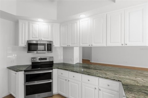 House in Sarasota, Florida 3 bedrooms, 186.55 sq.m. № 1798340 - photo 10