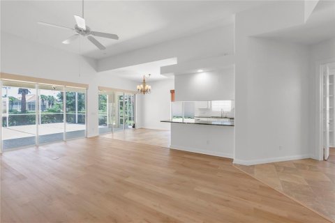House in Sarasota, Florida 3 bedrooms, 186.55 sq.m. № 1798340 - photo 15