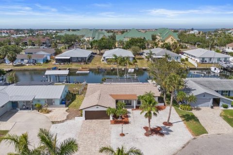 House in Apollo Beach, Florida 3 bedrooms, 147.71 sq.m. № 1760273 - photo 19