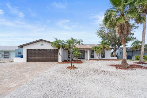 House in Apollo Beach, Florida 3 bedrooms, 147.71 sq.m. № 1760273 - photo 1