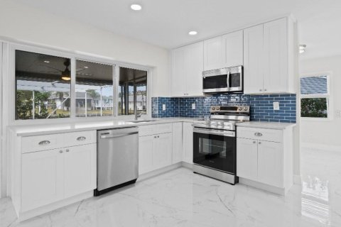 House in Apollo Beach, Florida 3 bedrooms, 147.71 sq.m. № 1760273 - photo 26
