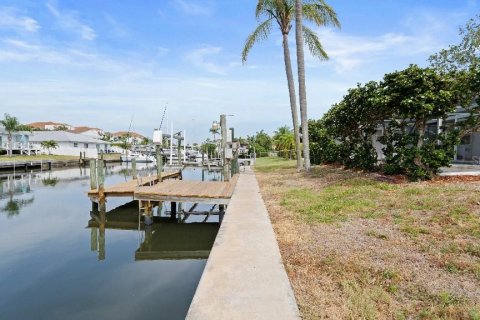 House in Apollo Beach, Florida 3 bedrooms, 147.71 sq.m. № 1760273 - photo 10