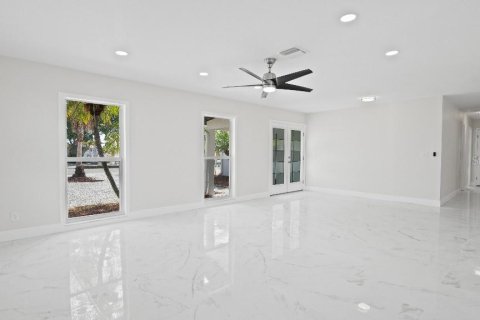 House in Apollo Beach, Florida 3 bedrooms, 147.71 sq.m. № 1760273 - photo 20