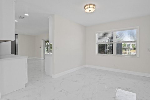 House in Apollo Beach, Florida 3 bedrooms, 147.71 sq.m. № 1760273 - photo 24