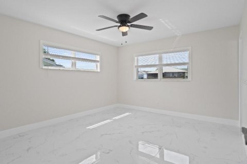 House in Apollo Beach, Florida 3 bedrooms, 147.71 sq.m. № 1760273 - photo 22