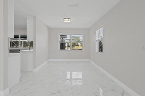 House in Apollo Beach, Florida 3 bedrooms, 147.71 sq.m. № 1760273 - photo 9
