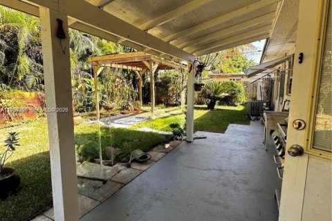 Villa ou maison à louer à Pompano Beach, Floride: 3 chambres, 108.32 m2 № 2046450 - photo 16