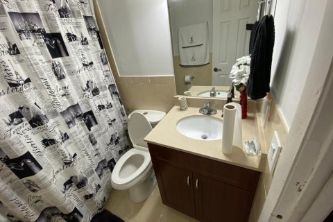 Villa ou maison à louer à Miami, Floride: 3 chambres, 127.46 m2 № 1965711 - photo 10