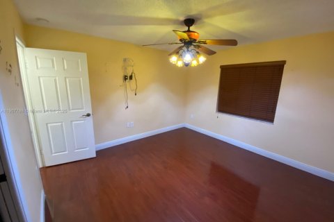 Villa ou maison à louer à Miami, Floride: 3 chambres, 127.46 m2 № 1965711 - photo 17