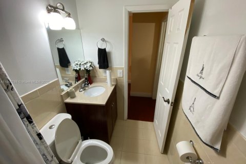 Villa ou maison à louer à Miami, Floride: 3 chambres, 127.46 m2 № 1965711 - photo 15