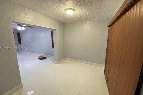 Villa ou maison à louer à Miami, Floride: 3 chambres, 127.46 m2 № 1965711 - photo 6