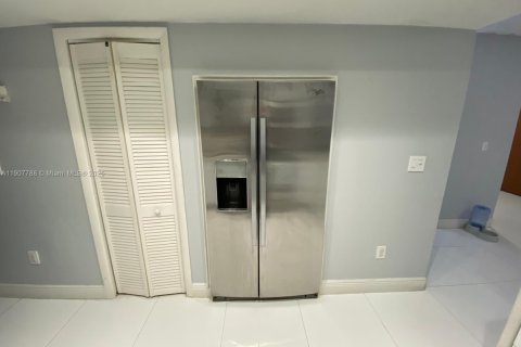 Villa ou maison à louer à Miami, Floride: 3 chambres, 127.46 m2 № 1965711 - photo 8