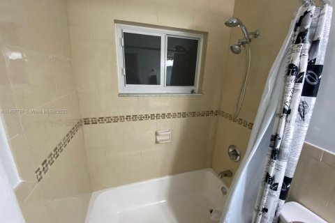 Villa ou maison à louer à Miami, Floride: 3 chambres, 127.46 m2 № 1965711 - photo 14