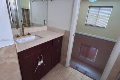 Villa ou maison à louer à Miami, Floride: 3 chambres, 127.46 m2 № 1965711 - photo 25