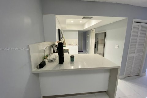 Villa ou maison à louer à Miami, Floride: 3 chambres, 127.46 m2 № 1965711 - photo 5