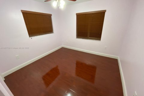 Villa ou maison à louer à Miami, Floride: 3 chambres, 127.46 m2 № 1965711 - photo 11