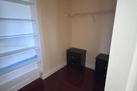 Villa ou maison à louer à Miami, Floride: 3 chambres, 127.46 m2 № 1965711 - photo 24