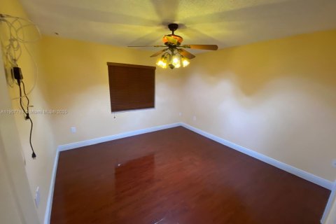 Villa ou maison à louer à Miami, Floride: 3 chambres, 127.46 m2 № 1965711 - photo 16