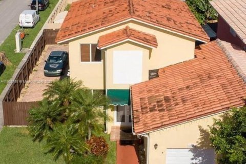 Villa ou maison à louer à Miami, Floride: 3 chambres, 127.46 m2 № 1965711 - photo 1