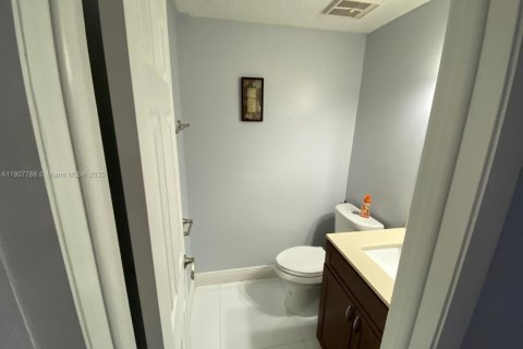 Villa ou maison à louer à Miami, Floride: 3 chambres, 127.46 m2 № 1965711 - photo 7