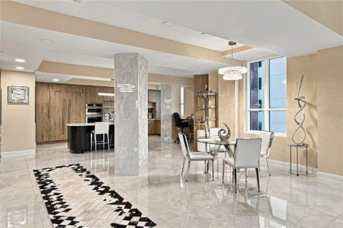 Condominio en venta en Tampa, Florida, 2 dormitorios, 244.89 m2 № 2413423 - foto 17