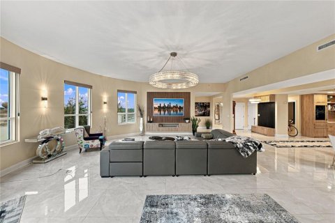 Condominio en venta en Tampa, Florida, 2 dormitorios, 244.89 m2 № 2413423 - foto 11