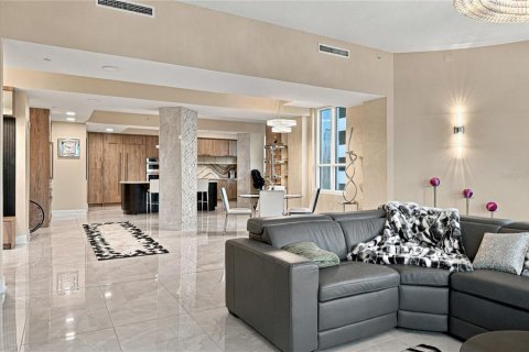 Condominio en venta en Tampa, Florida, 2 dormitorios, 244.89 m2 № 2413423 - foto 16