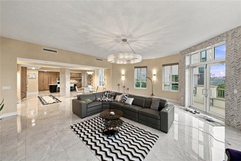 Condominio en venta en Tampa, Florida, 2 dormitorios, 244.89 m2 № 2413423 - foto 15